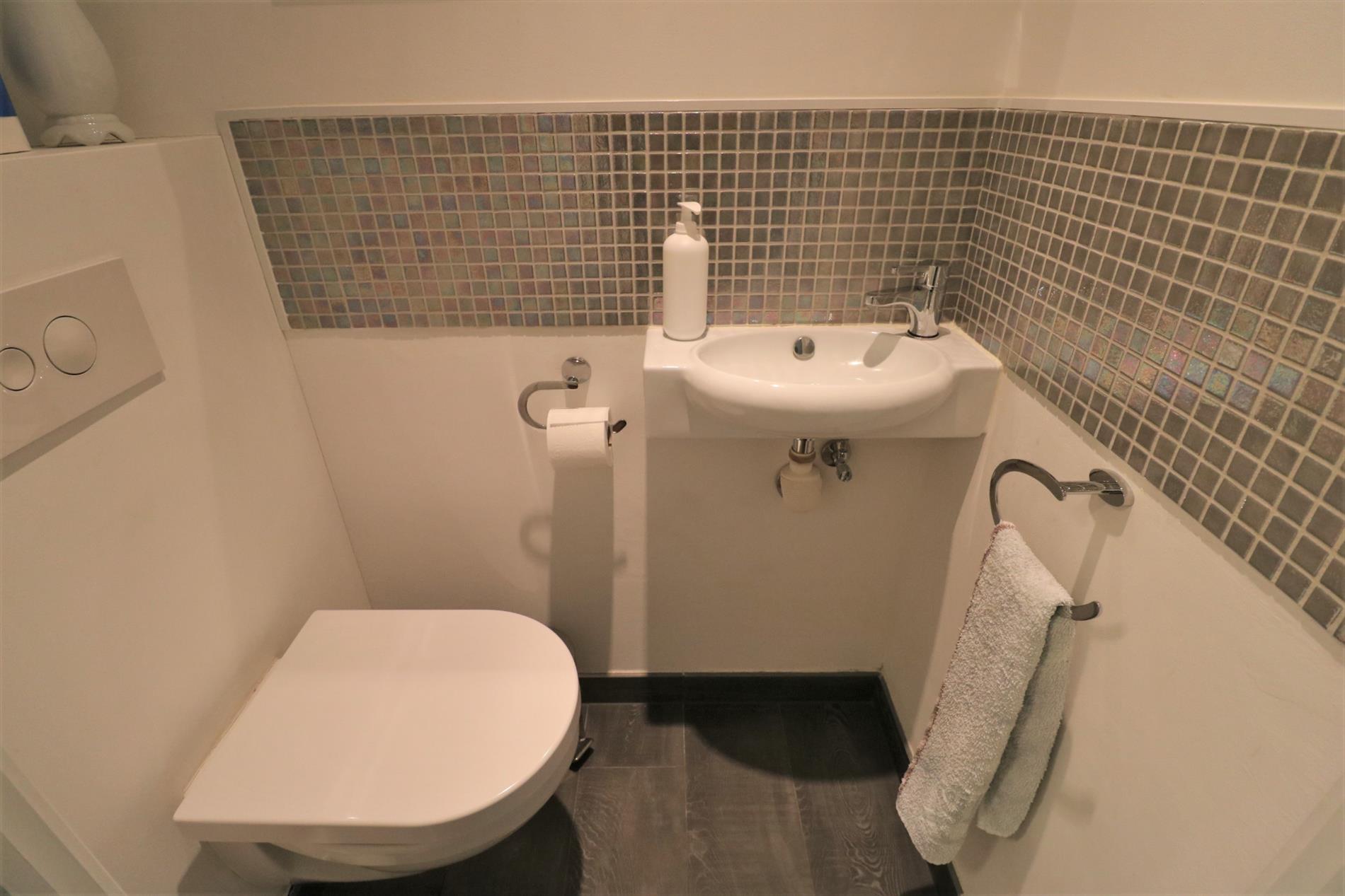 Luxueus 2-slaapkamer appartement met zonneterrassen en prachtig open zicht op de Spuikom te Bredene! foto 16