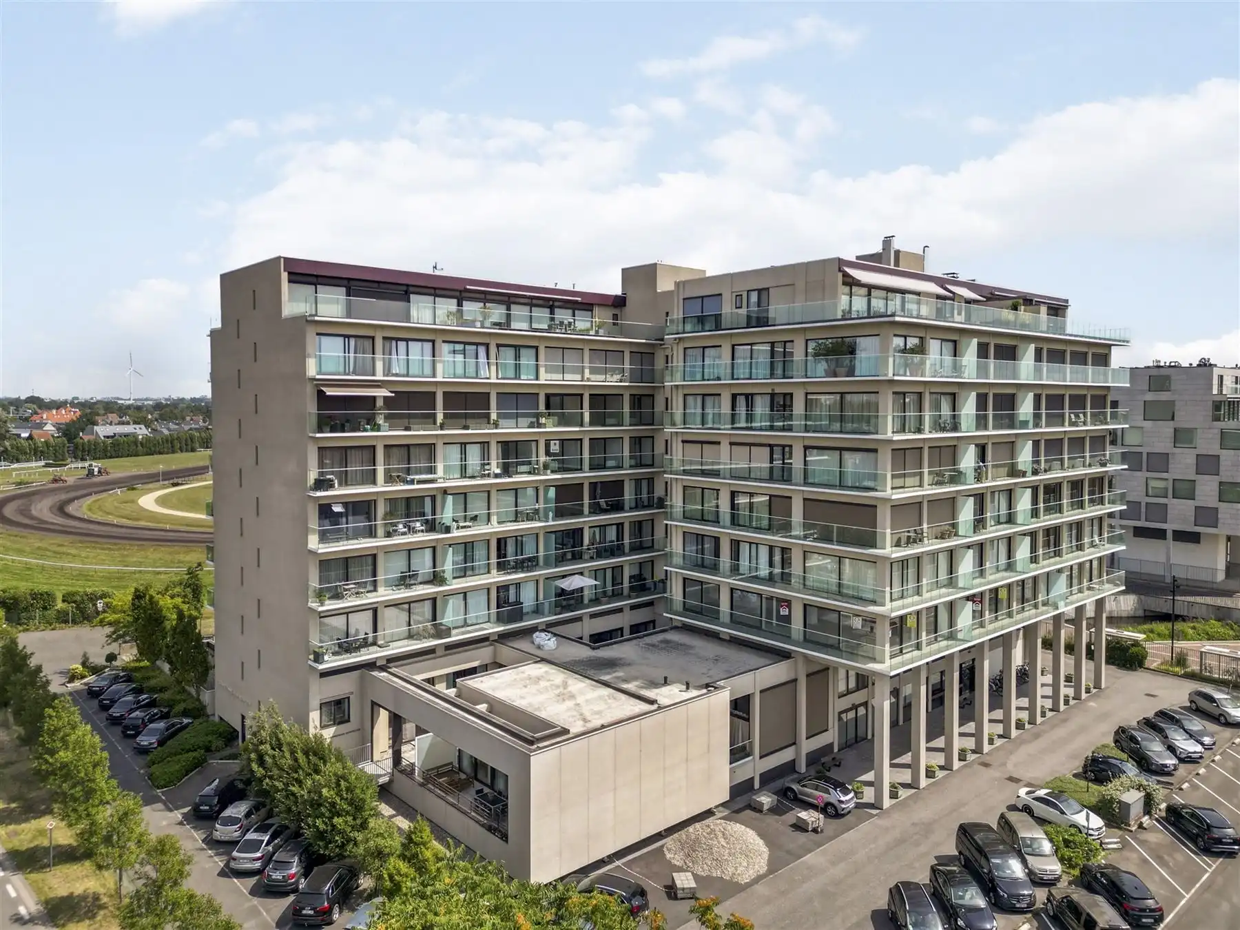 Gerenoveerd ,instapklaar appartement met garage foto 21