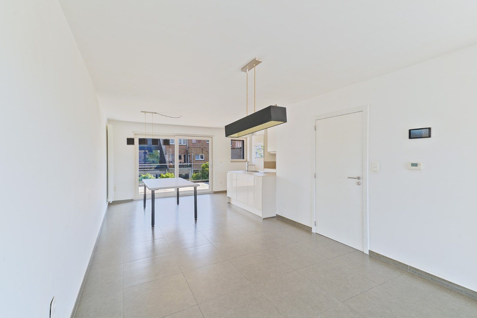 Recente en energiezuinige woning met 4 slaapkamers, ruime garage en tuin foto 6