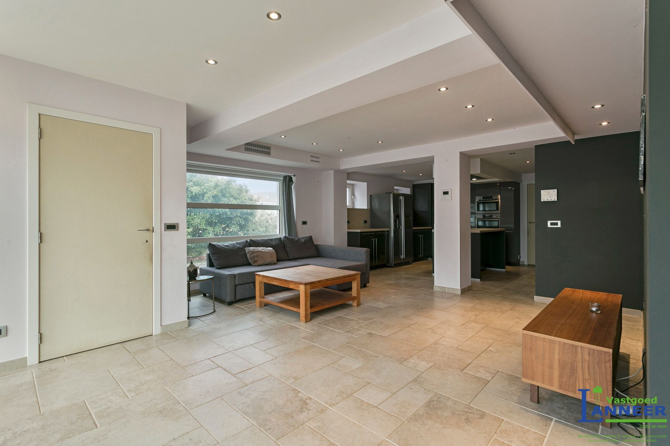 Huis met 4 slaapkamers en aparte garage in Moerbeke foto {{pictureIndex}}