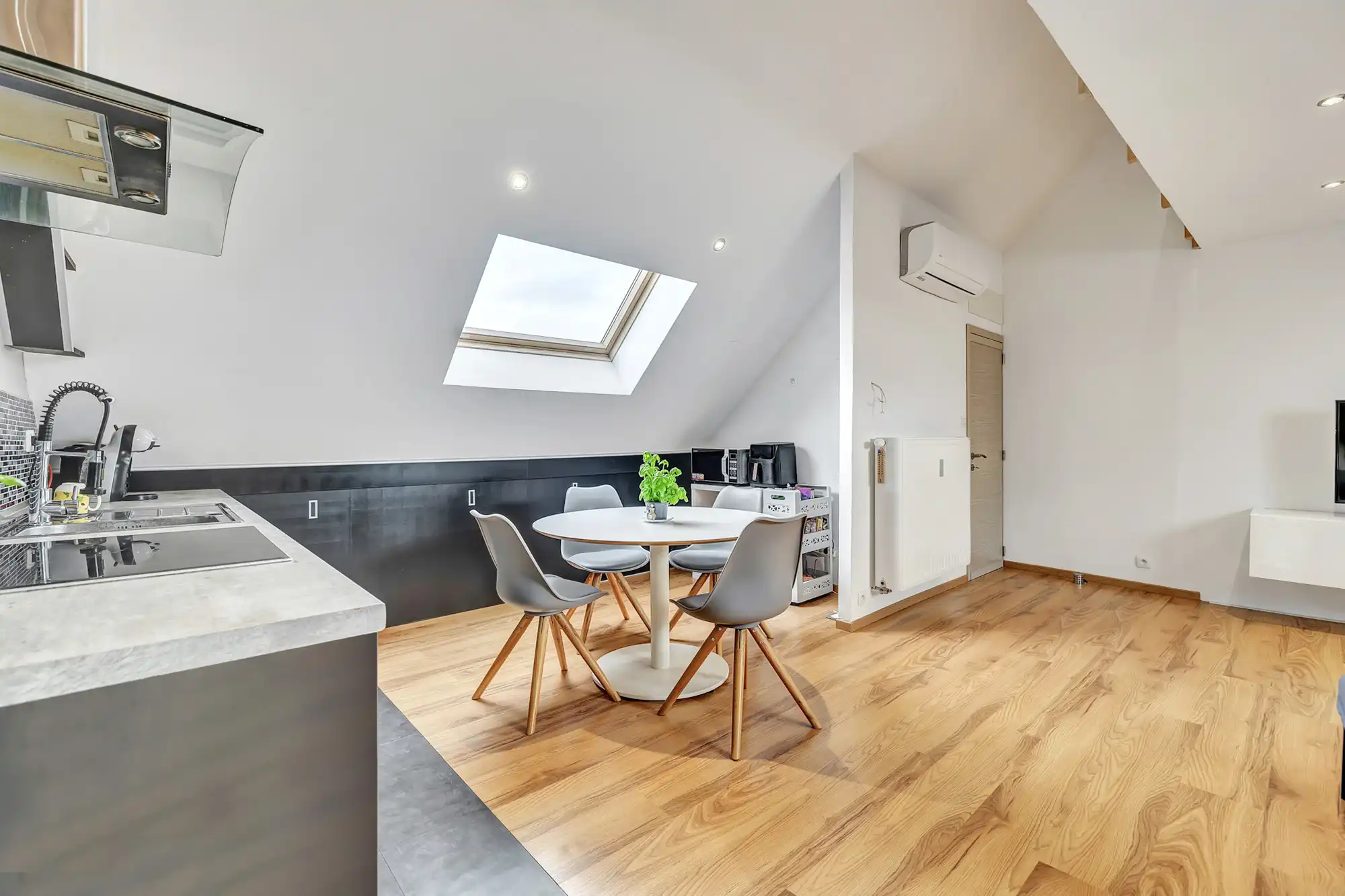 Rustieke woning op strategische ligging foto 34