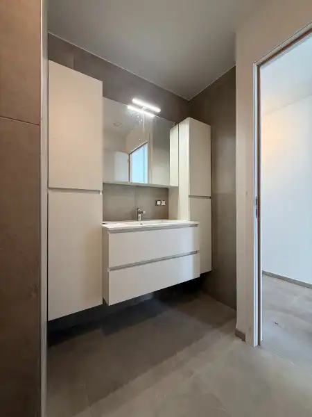 Modern BEN-appartement met 2 slaapkamers, terras en parking in het centrum van Houthalen foto 9