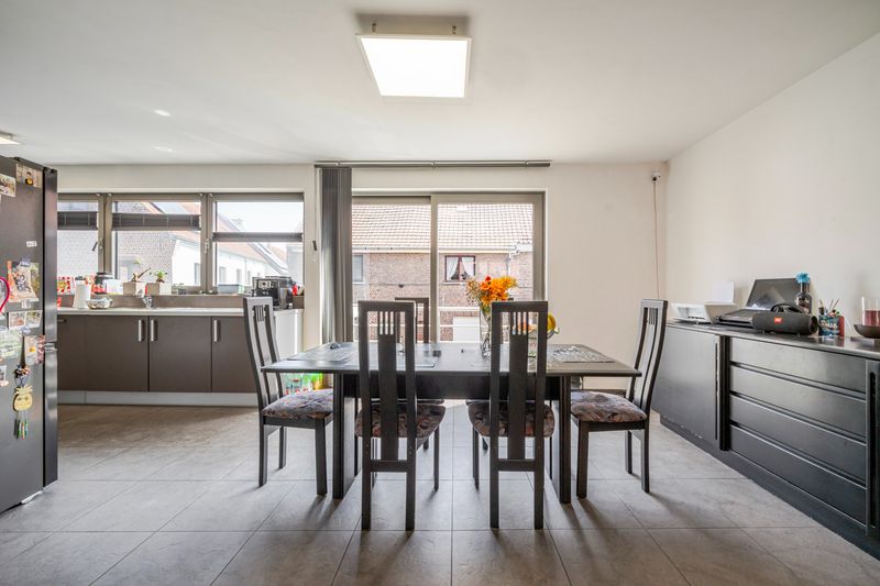 Stijlvolle en energiezuinige woning met garage in het bruisende centrum van Roeselare foto 2