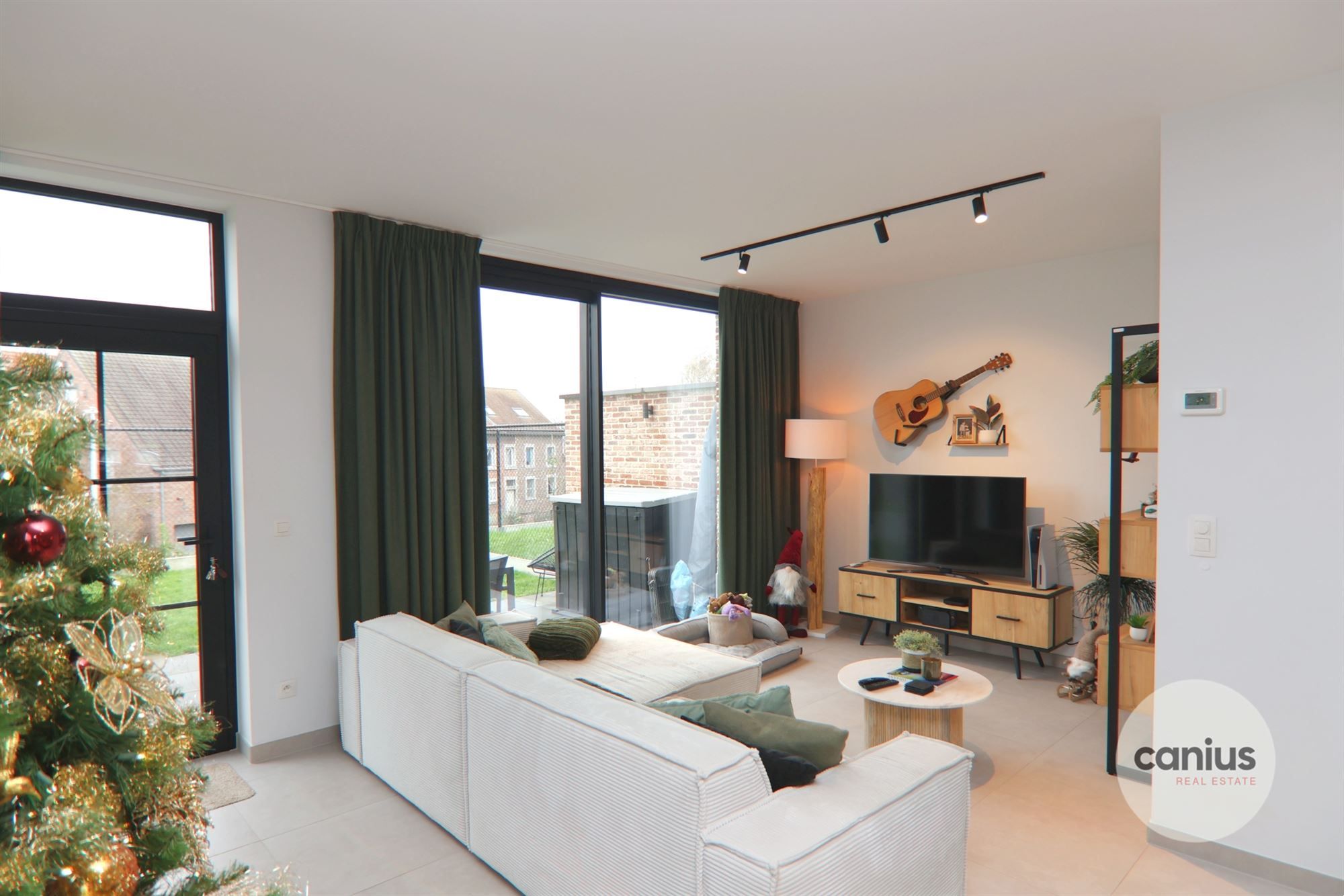 RUSTIG GELEGEN WONING MET 3 SLKS foto 4