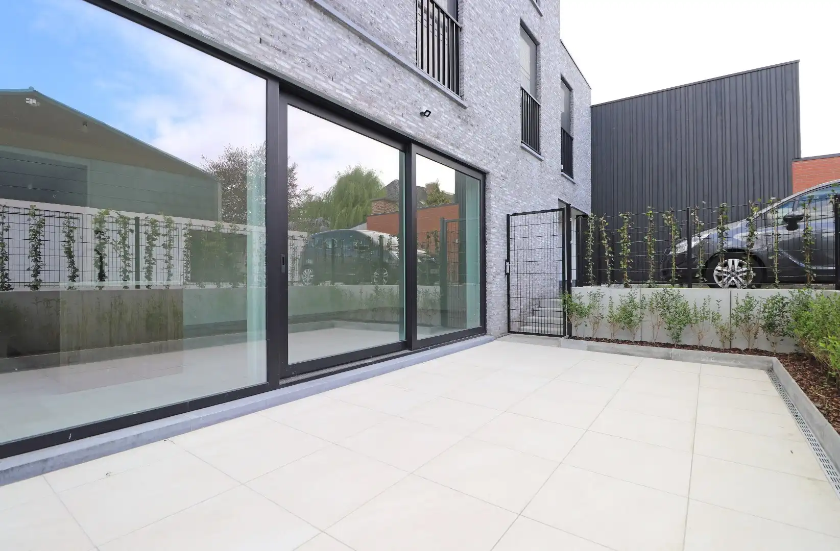 Modern appartement met tuintje foto 4