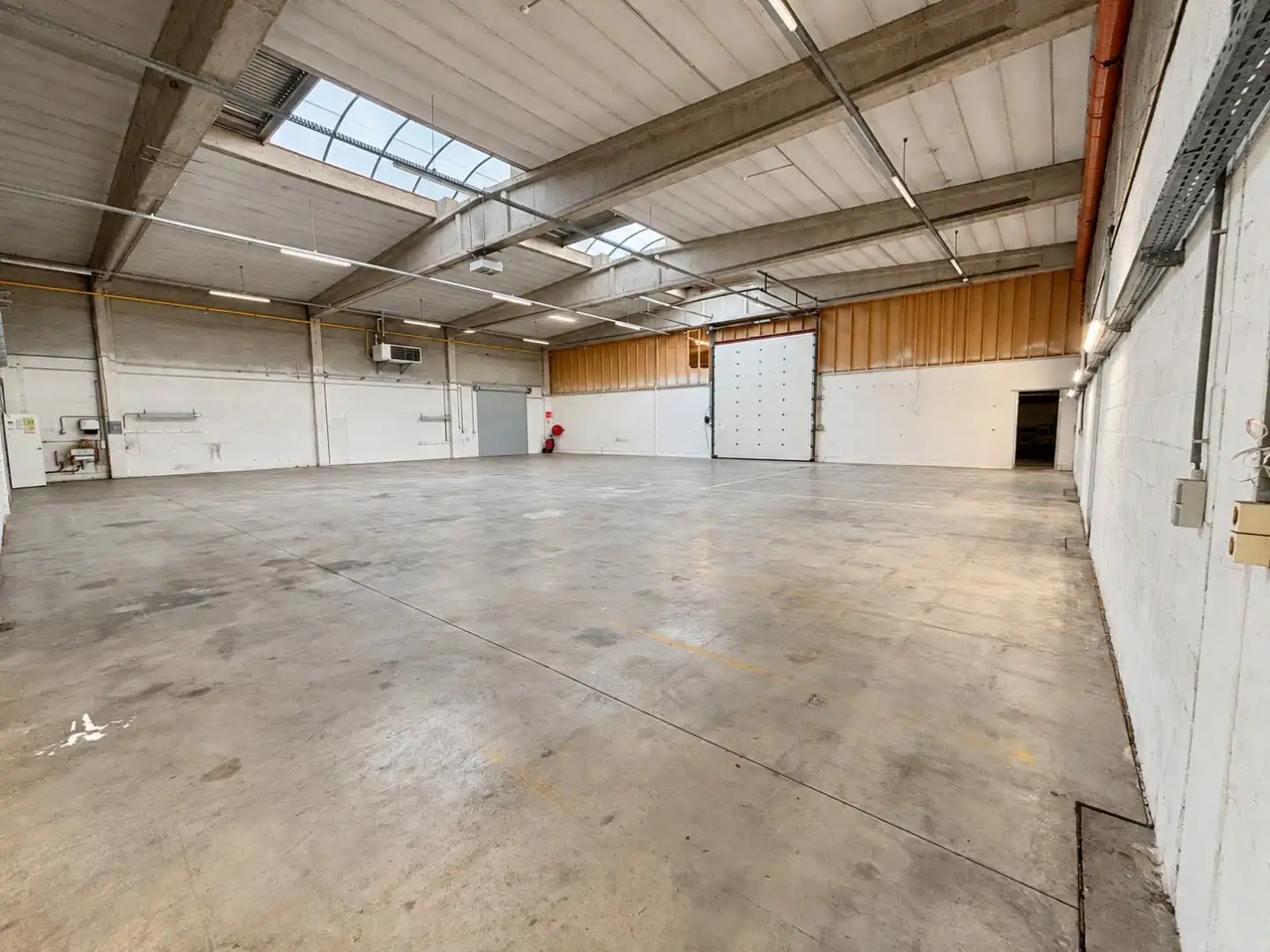 Magazijn met mezzanine te huur nabij A12 en E19 in Aartselaar Business Estate foto 3