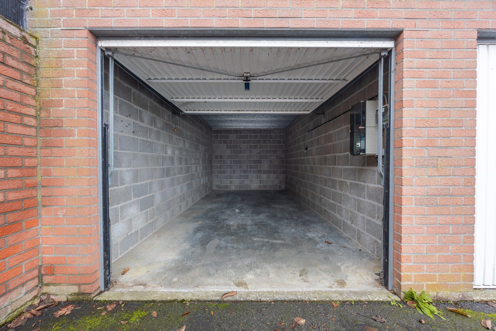 CENTRAAL GELEGEN GARAGE foto 2