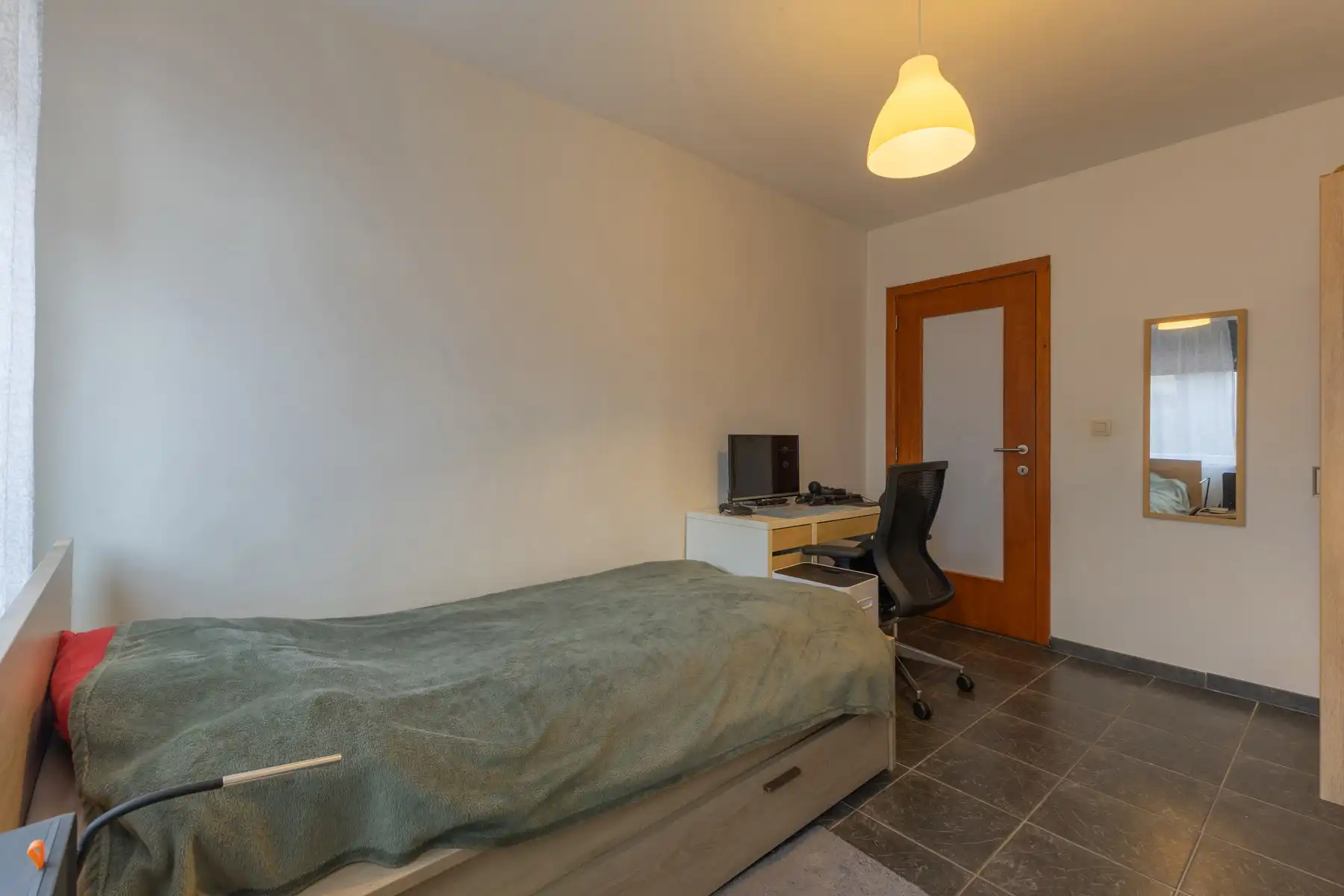 Gelijkvloers appartement met terras en tuin (+ kelder) foto 14