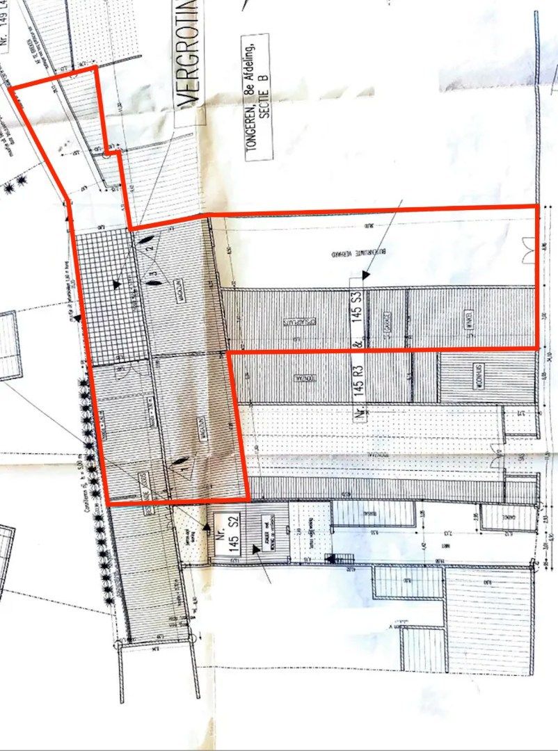 Ruim handelspand met magazijnen, loods, bureelruimte en grote tuin foto 18
