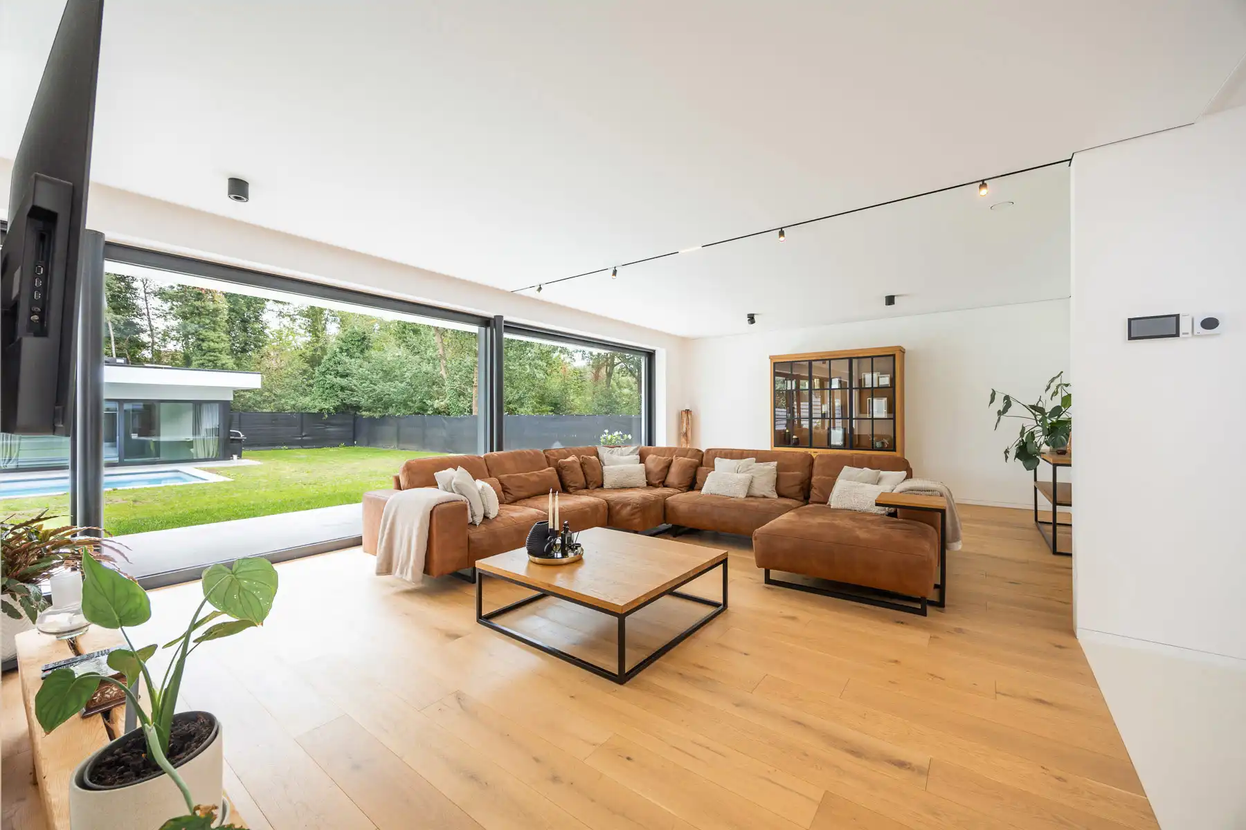 Exclusieve energiezuinige villa met zwembad en poolhouse foto 8
