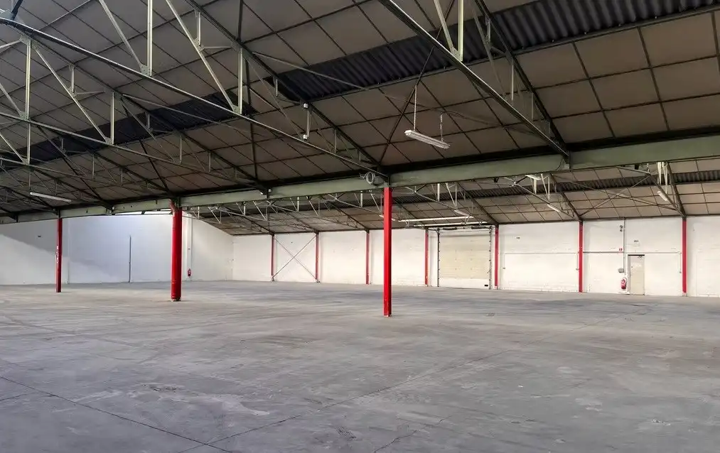 Magazijn met kantoor te huur op industriële site te Malle foto 2