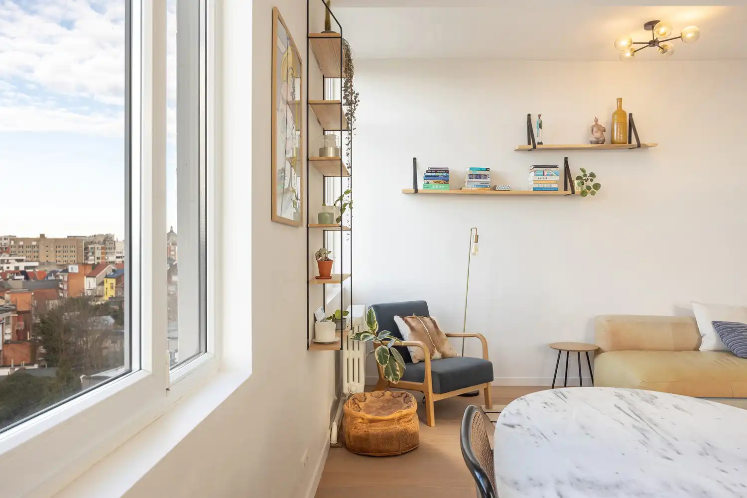 Vernieuwd ruim 2-slpk appartement met panoramisch zicht foto 19