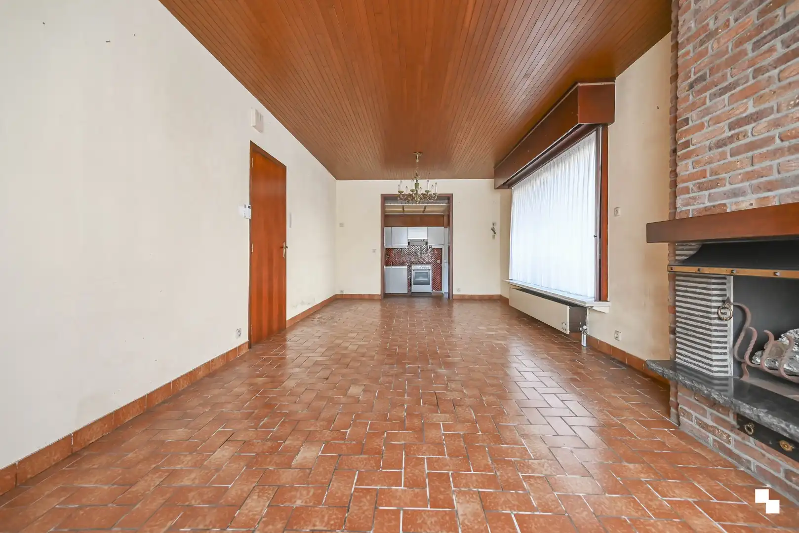 Totaal te renoveren woning met riante garage te Bosmolens foto 3