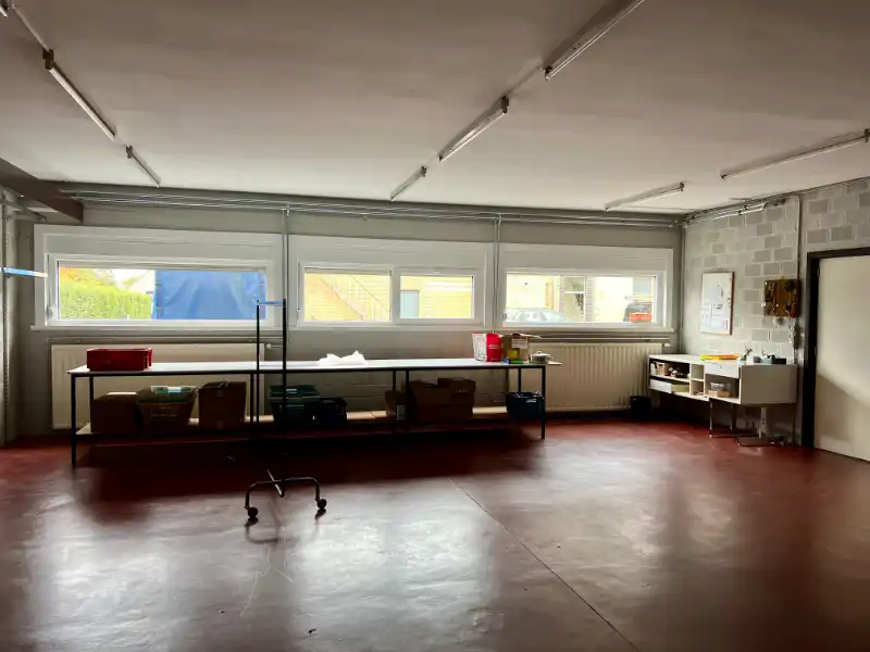 BEDRIJFSGEBOUW - OPSLAGRUIMTE 520 m² MET PARKING foto 6