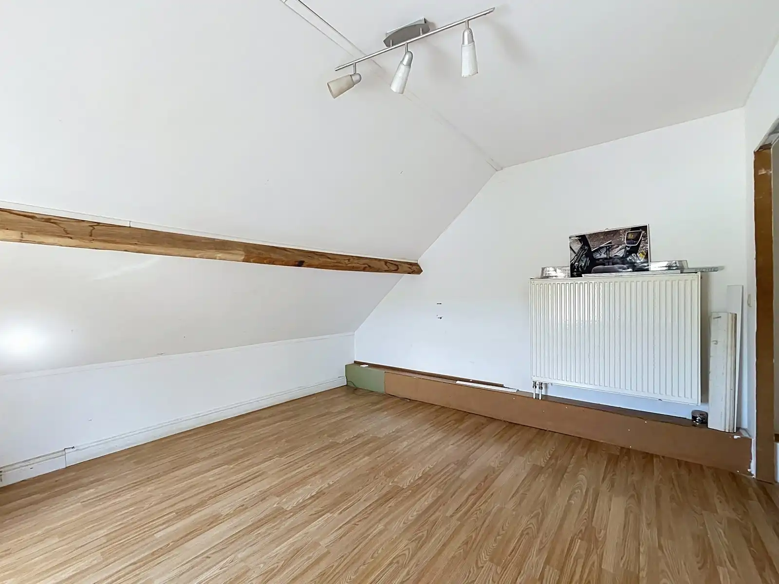 Charmante en opgefriste woning te Nieuwerkerken foto 15
