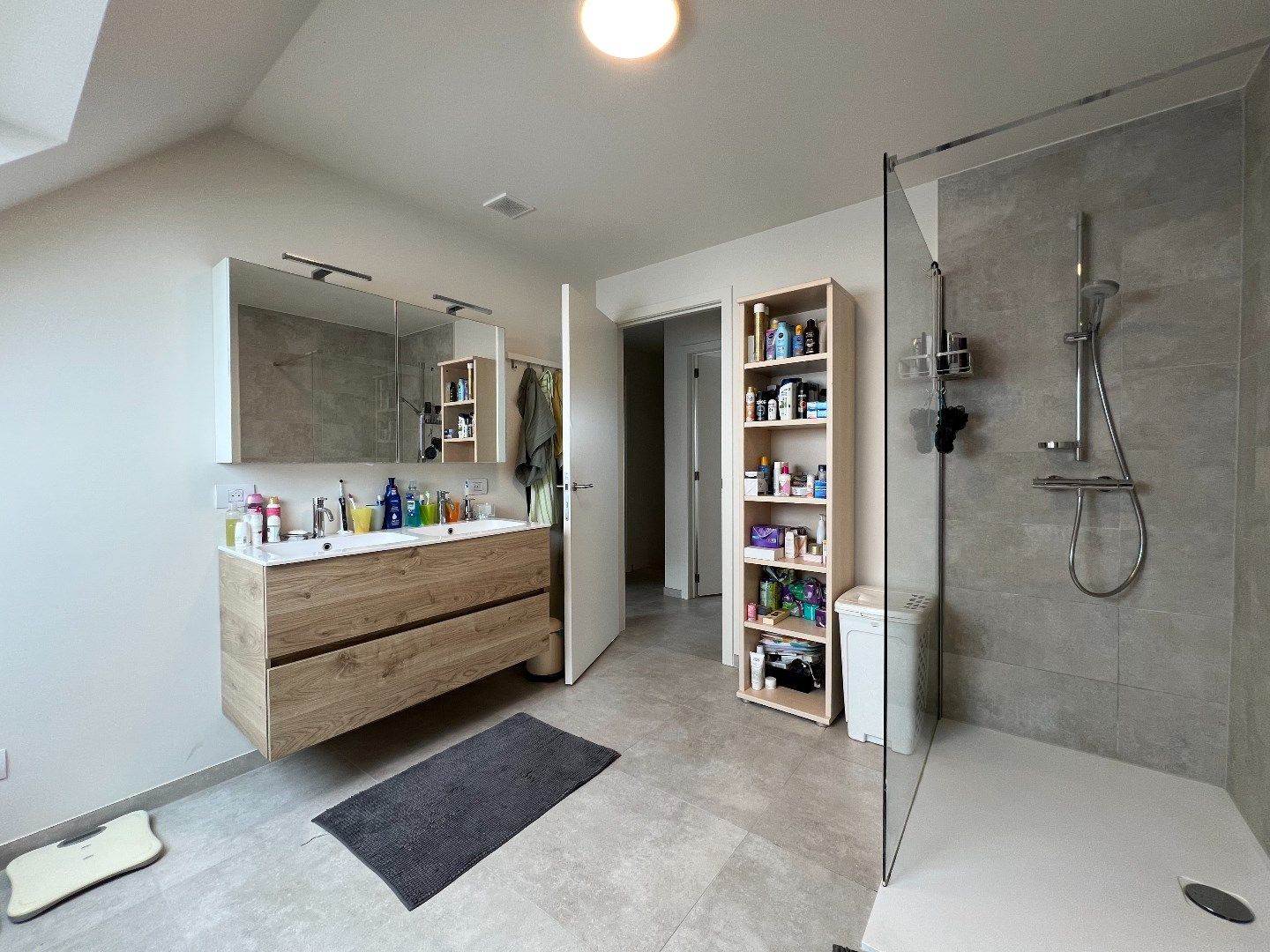 Gezellige nieuwbouwwoning met zonnige tuin en garage foto 7
