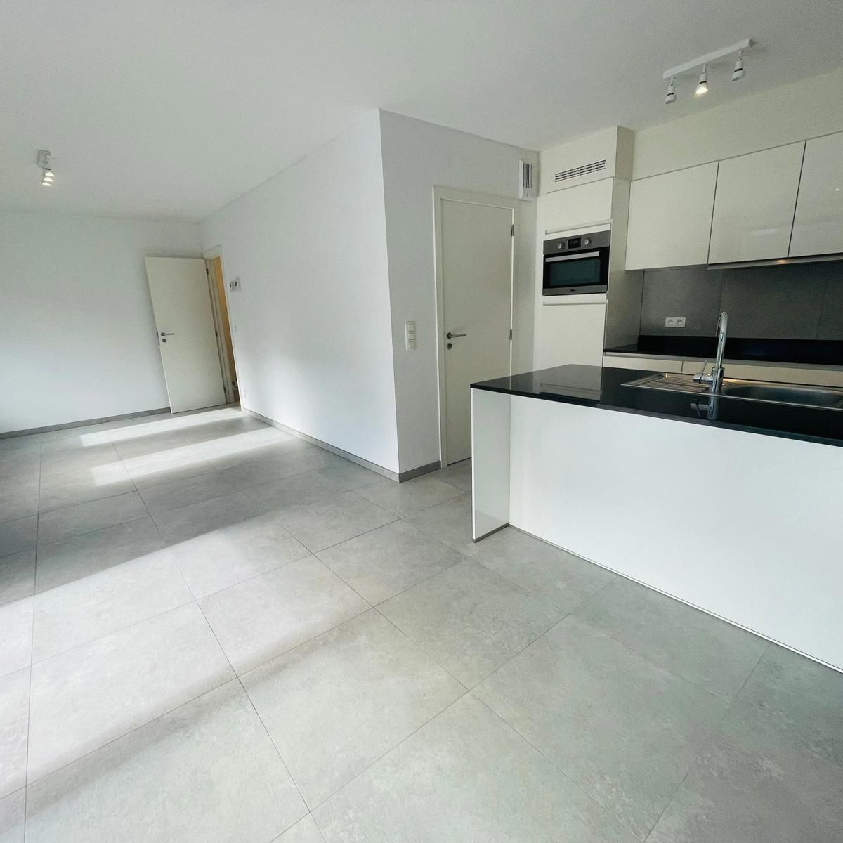 Gelijkvloers 2 slpk-appartement met tuintje foto 3