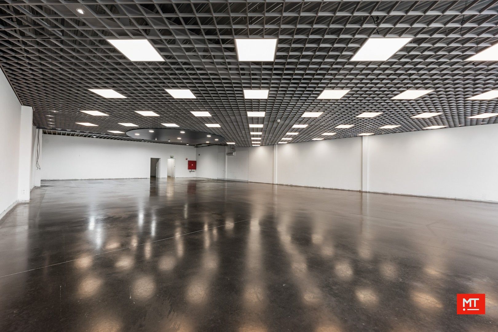 Baanwinkel te huur in het Mammoet Center te Roeselare foto 4