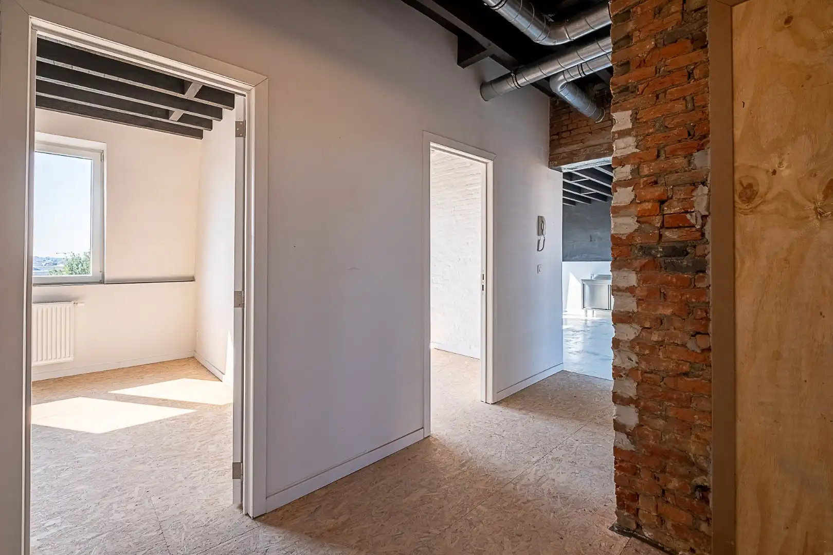 Genieten op hoogte: lichtrijk dakappartement met terras foto 8