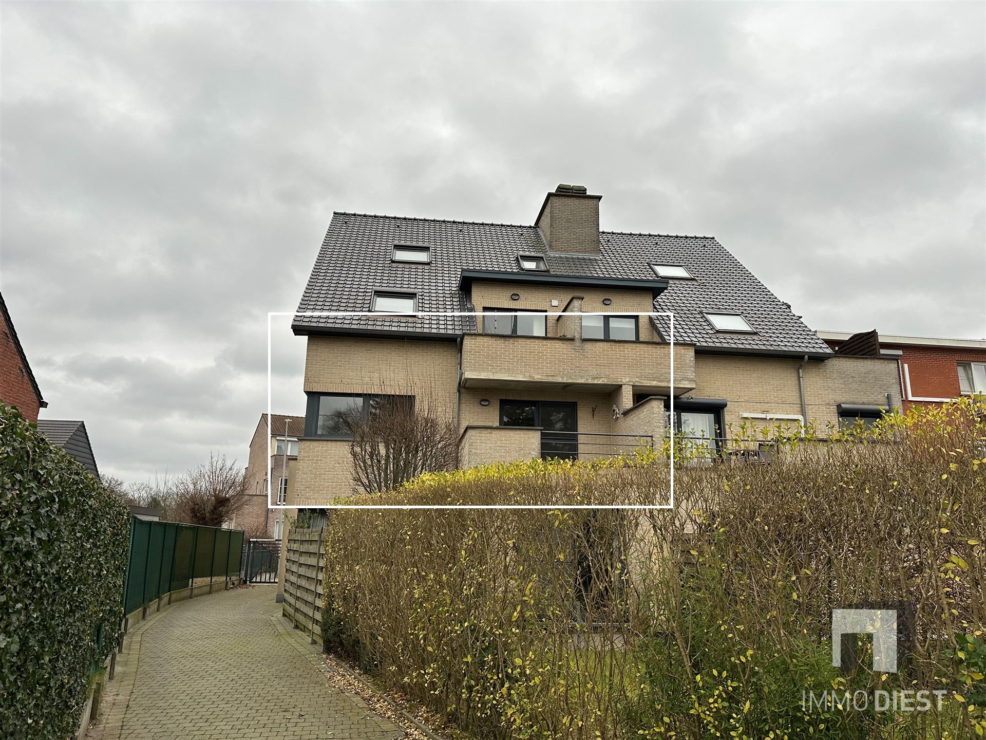 Appartement met 2 slpks, groot terras en garage foto 24