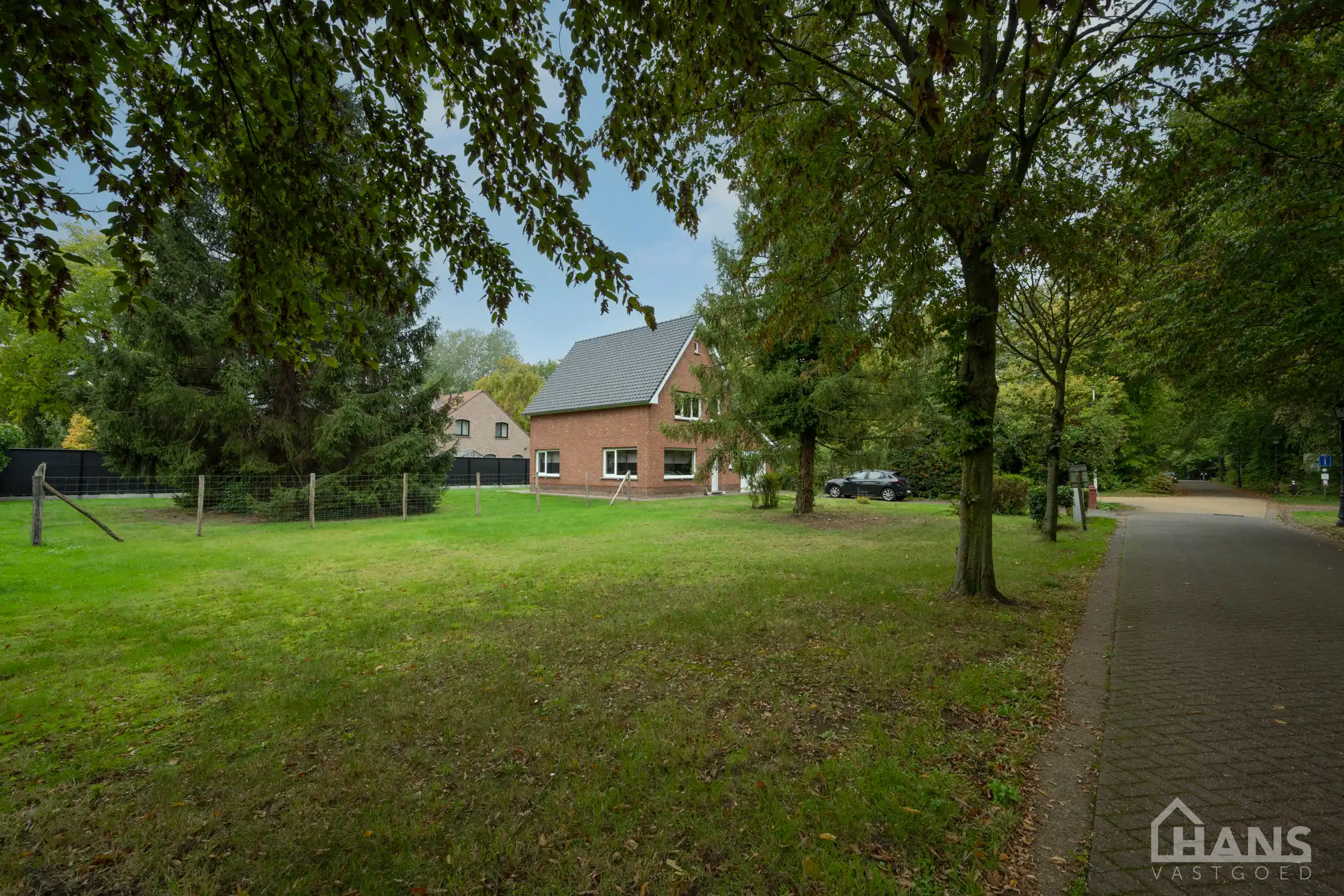 Vrijstaande woning met inpandige garage. foto 5