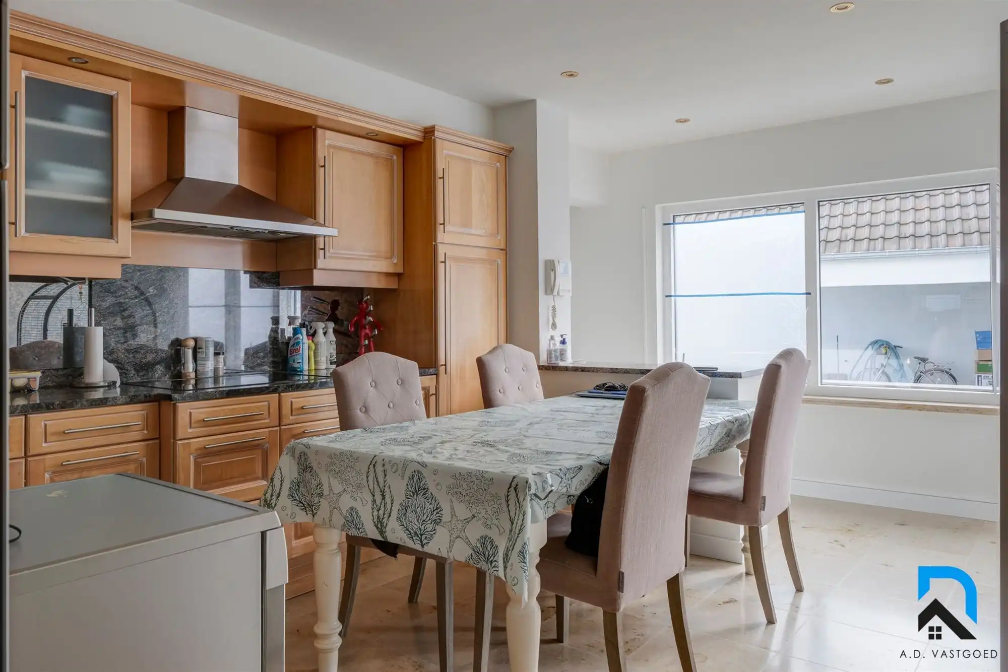 Gerenoveerde villa in Maaseik foto 10