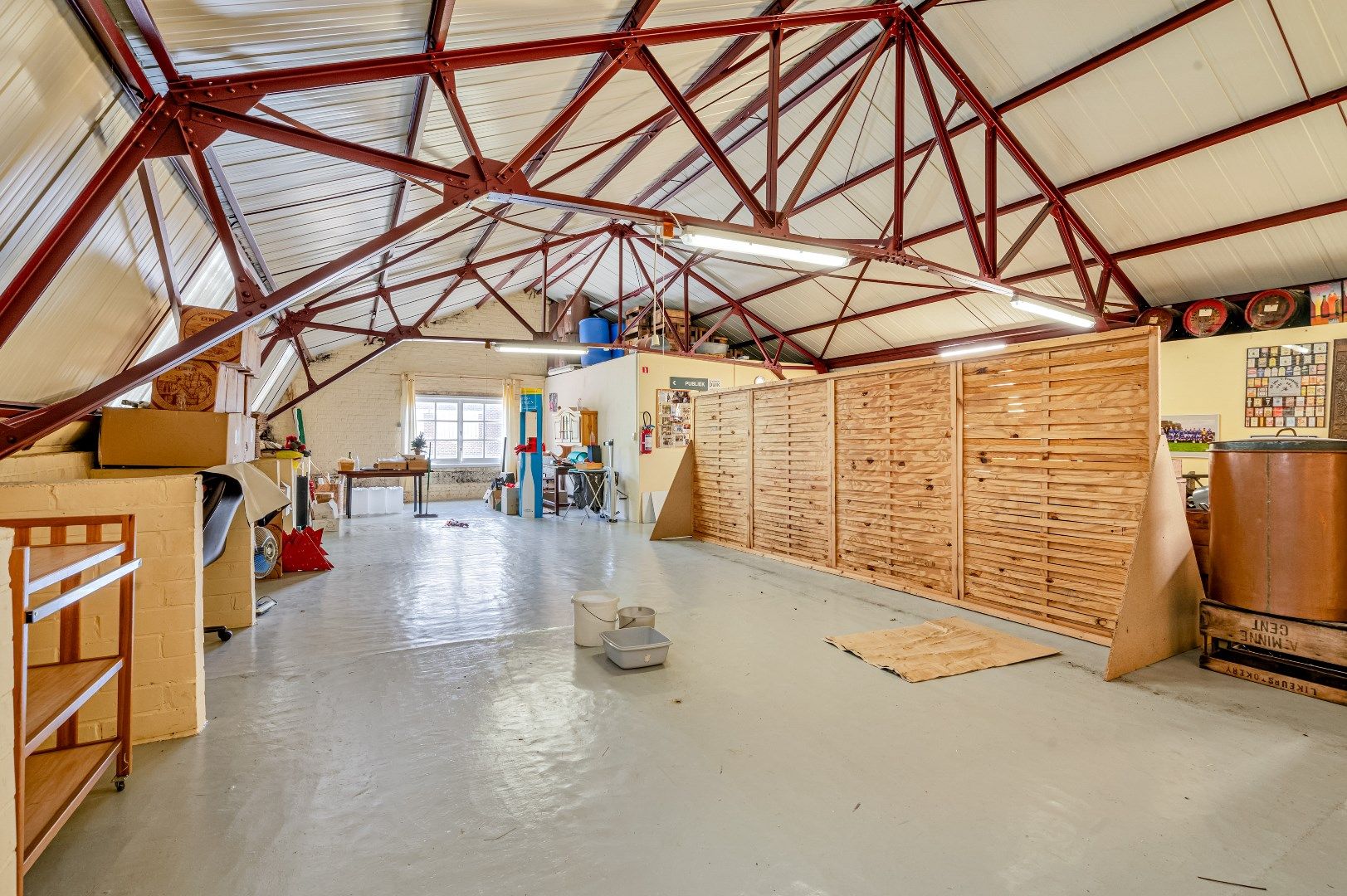 Multifunctioneel Magazijn met Bureel & Garages te Huur in Gent foto 15