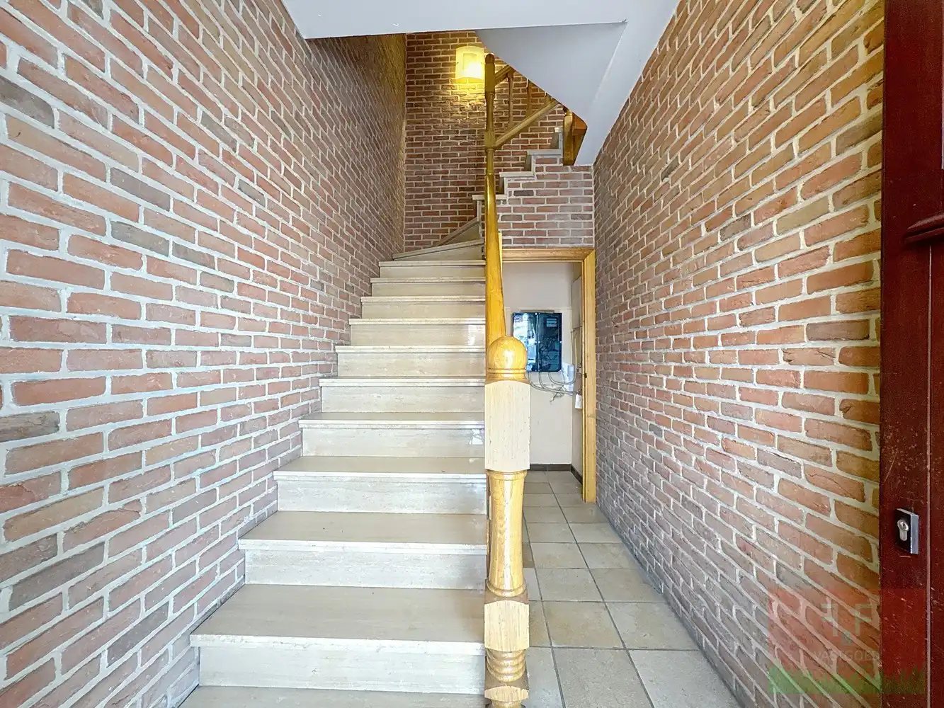 Triplex appartement (4 slaapkamers) met verhuurde winkelruimte en aparte garage te koop in centrum Zottegem foto 5