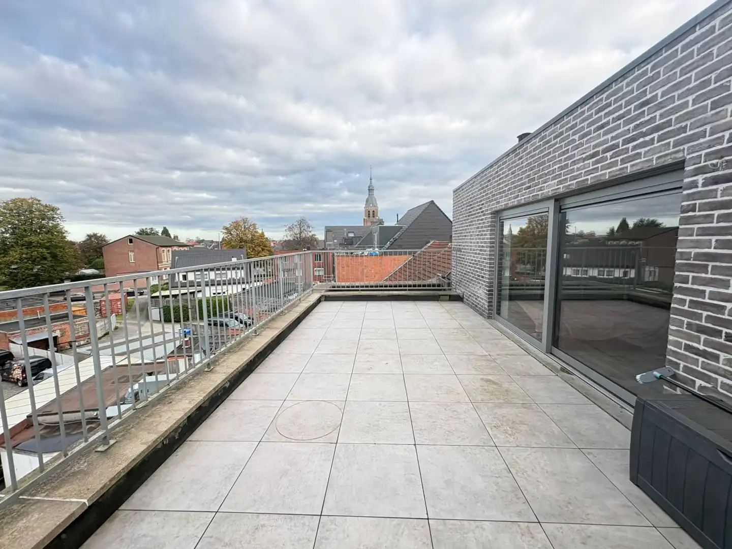 PENTHOUSE+TERRAS +/- 30 m² foto {{pictureIndex}}