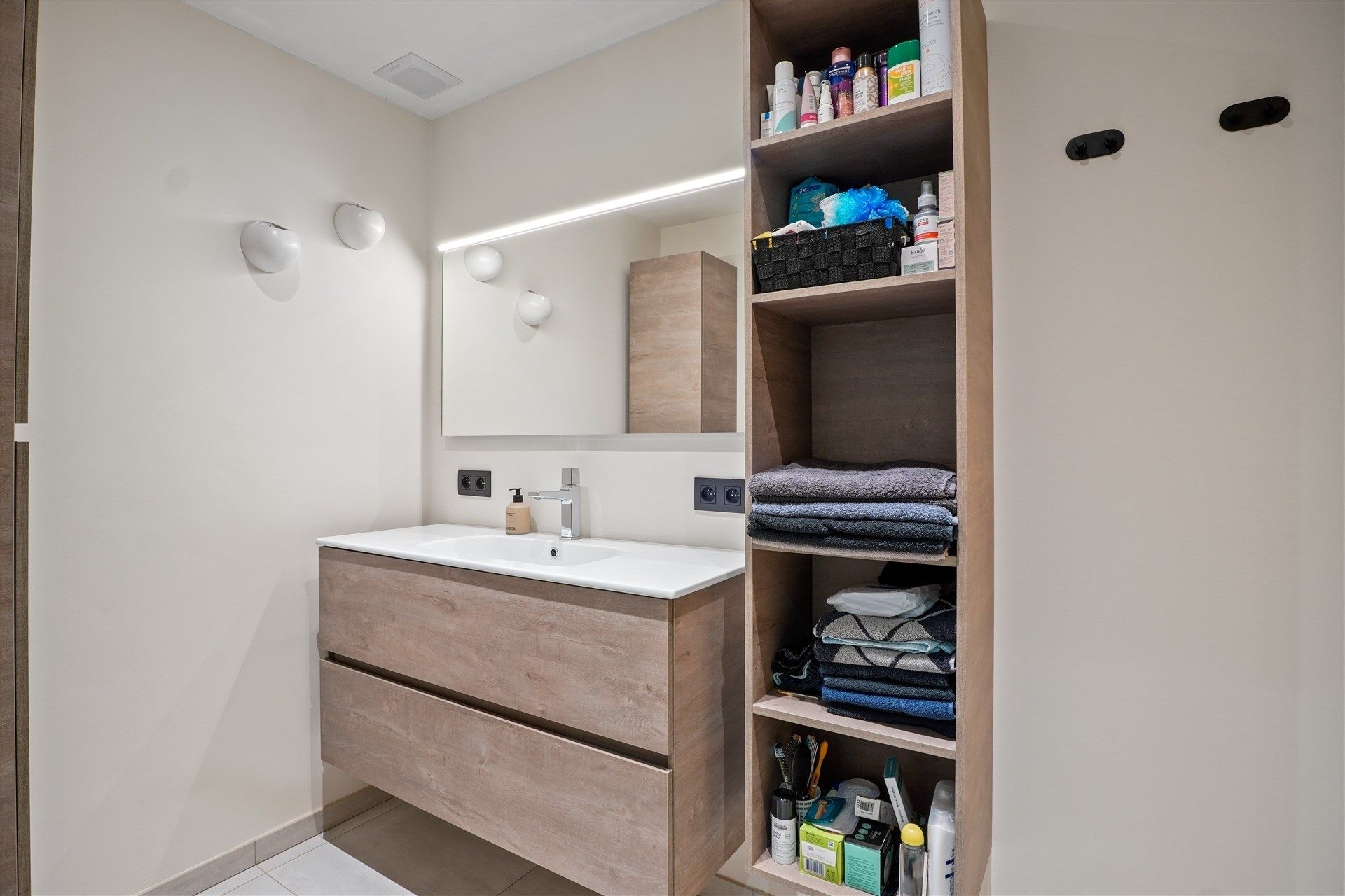 Gelijkvloers appartement met staanplaats, in centrum Berlare. foto 12