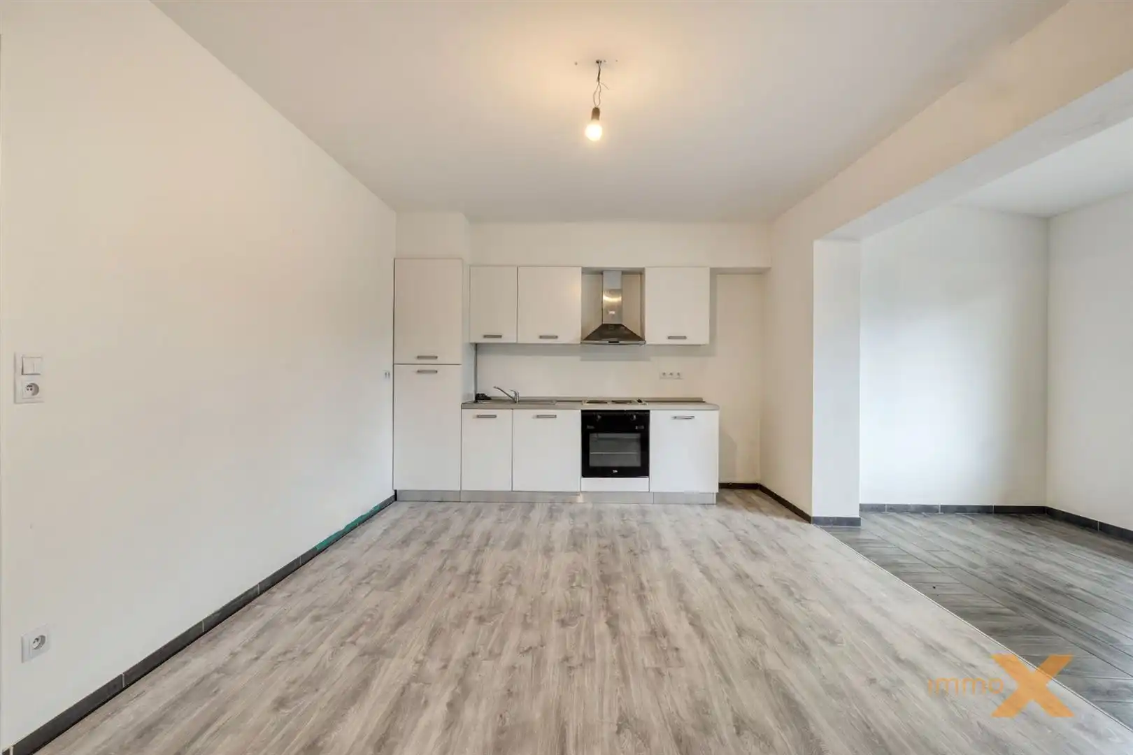 LICHTRIJKE WONING MET OPRIT EN RUIME TUIN foto 8