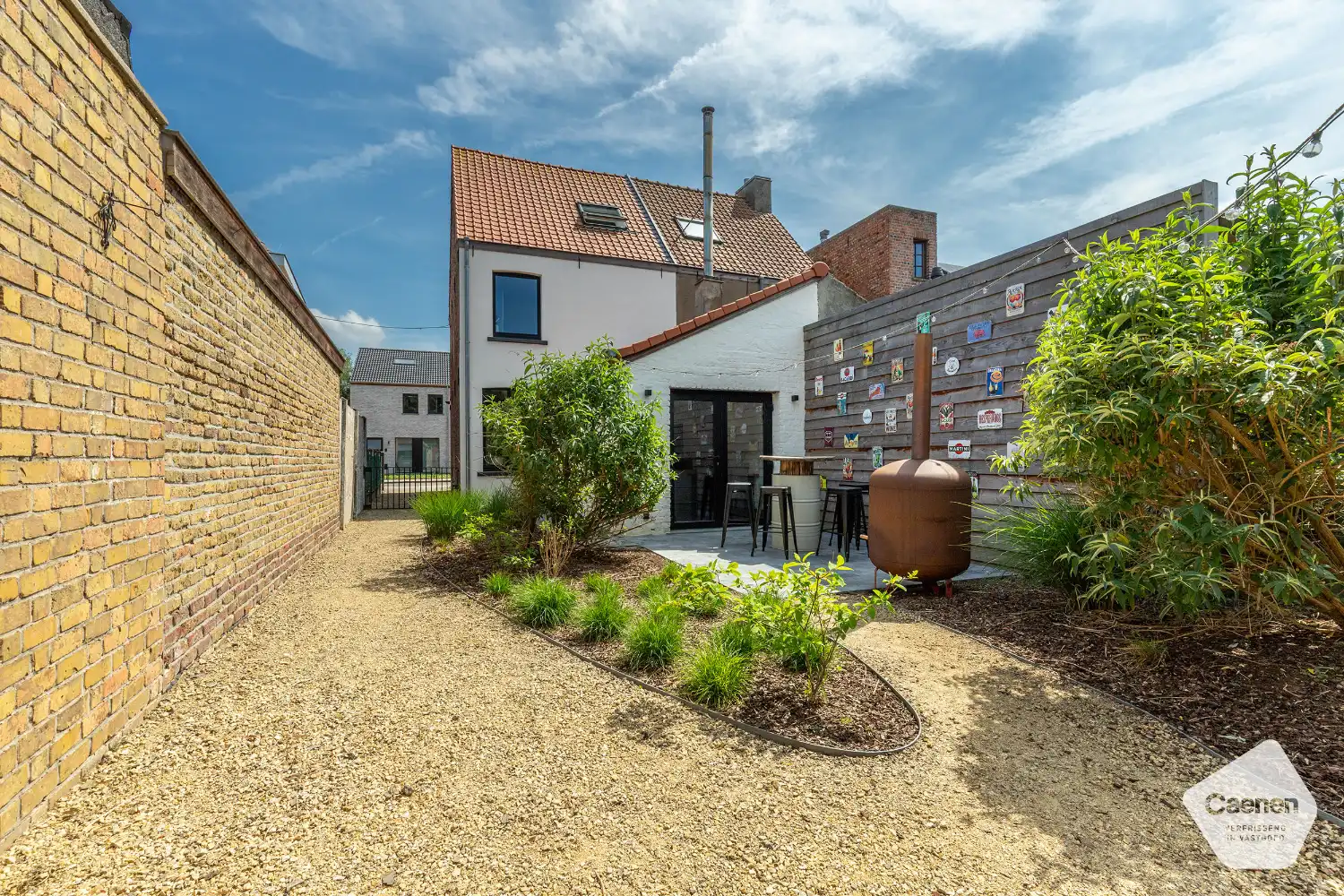 Volledig gerenoveerde woning in het hart van Assebroek met 3 mooie slaapkamers en prachtige tuin foto 4