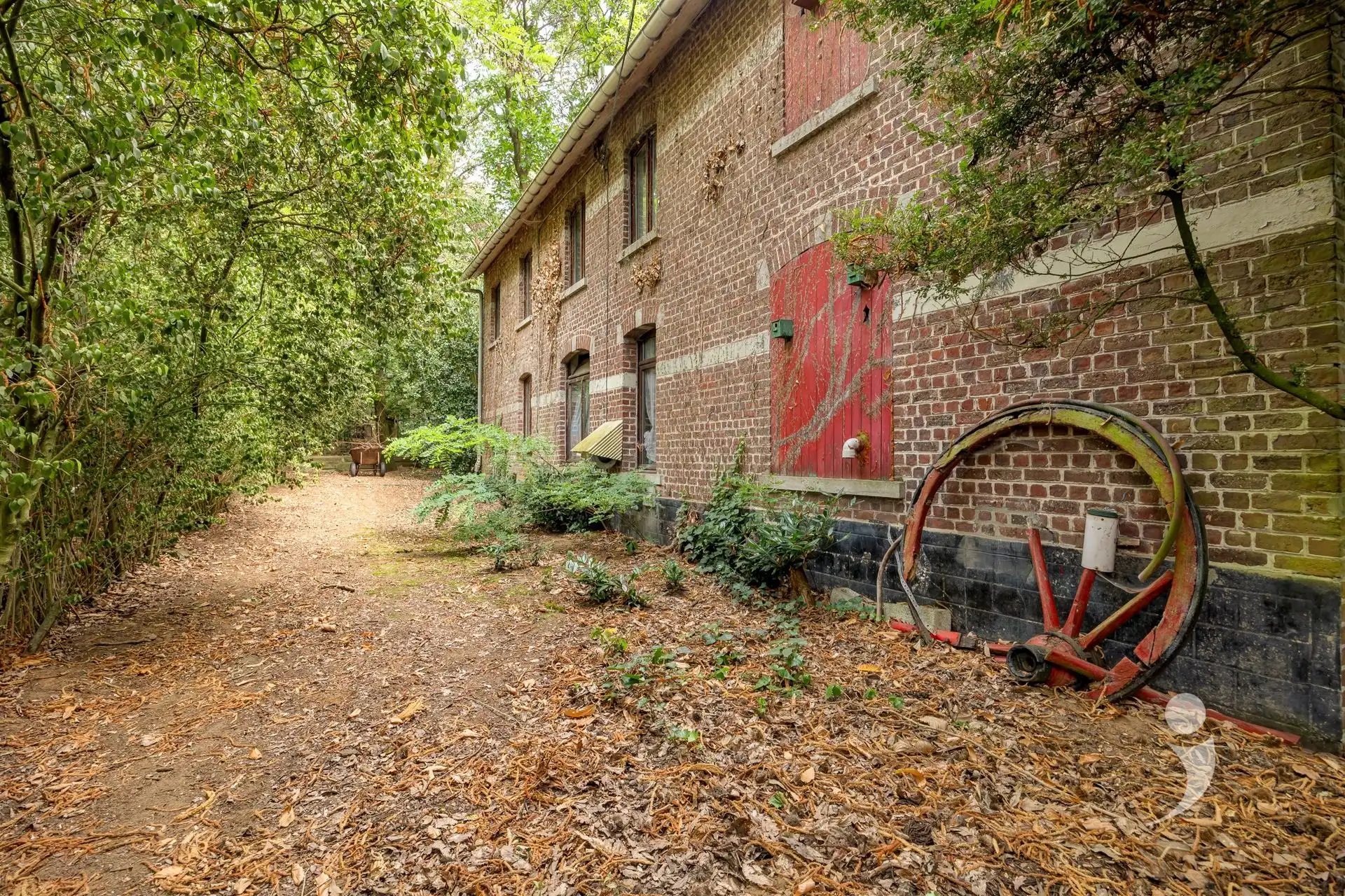 te renoveren woning op een uniek domein  foto 10