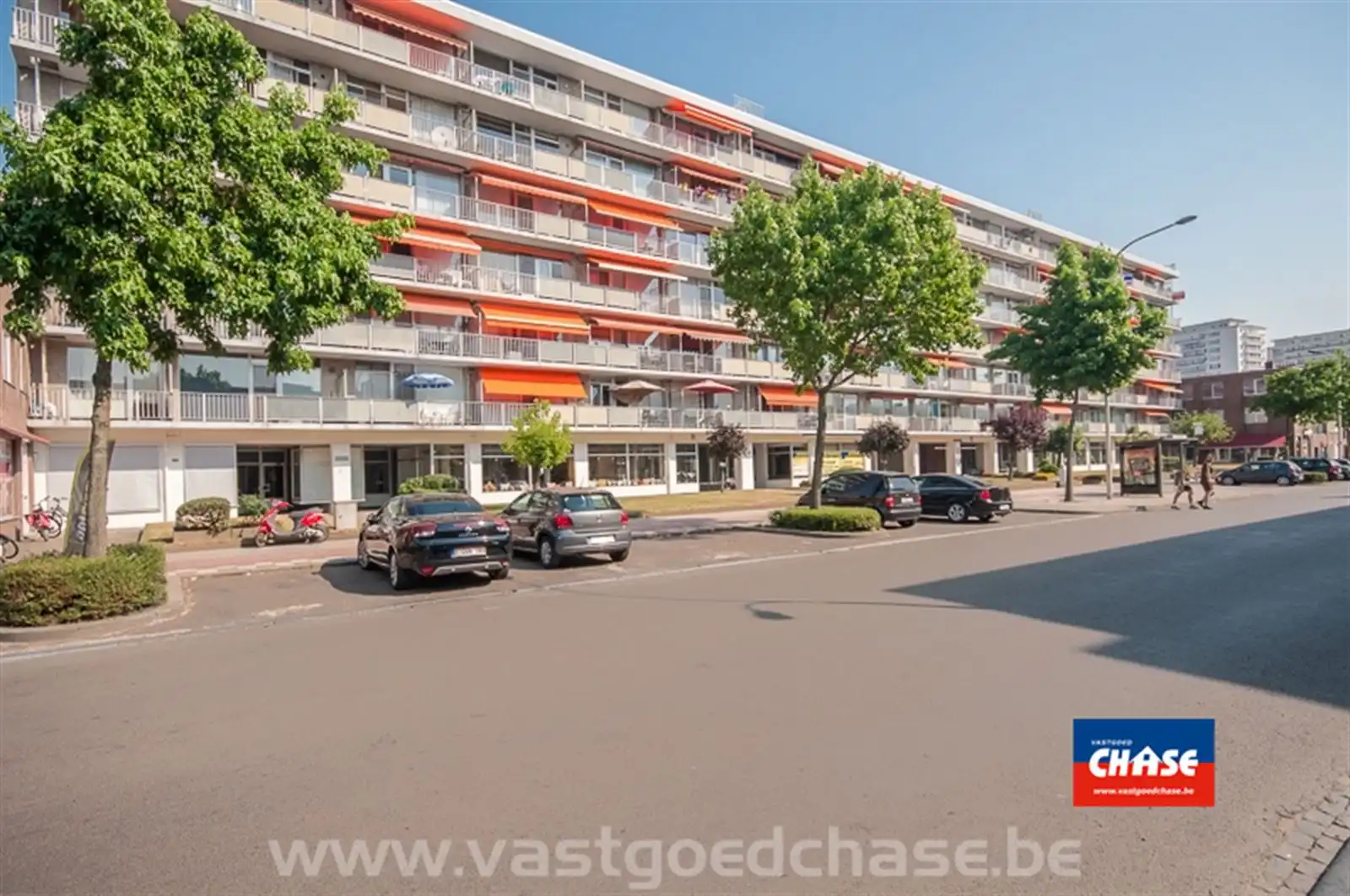 IN OPTIE !! Op te frissen appartement met 2 slaapkamers + zonnig terras foto {{pictureIndex}}