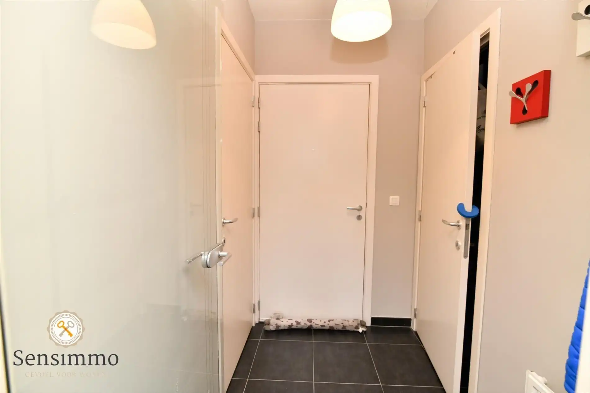 Modern éénslaapkamerappartement met prive parking Stadsplein Genk foto 5