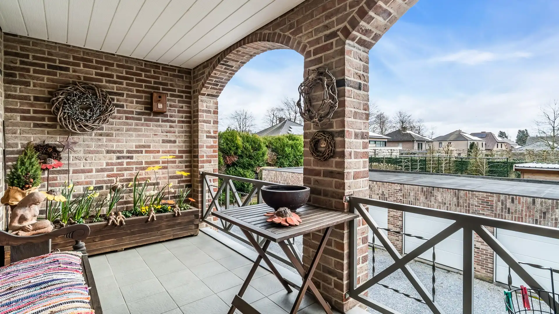 Gerenoveerd en lichtrijk appartement met 2 slkprs in As foto 12