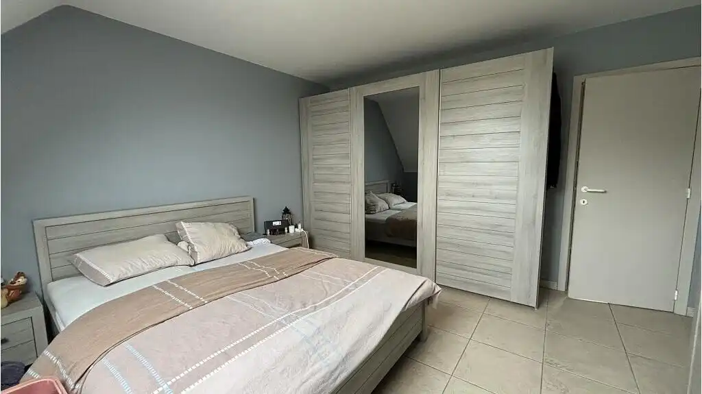 Ruime 3-slaapkamerduplex met Autostandplaats te huur in Zedelgem foto 8