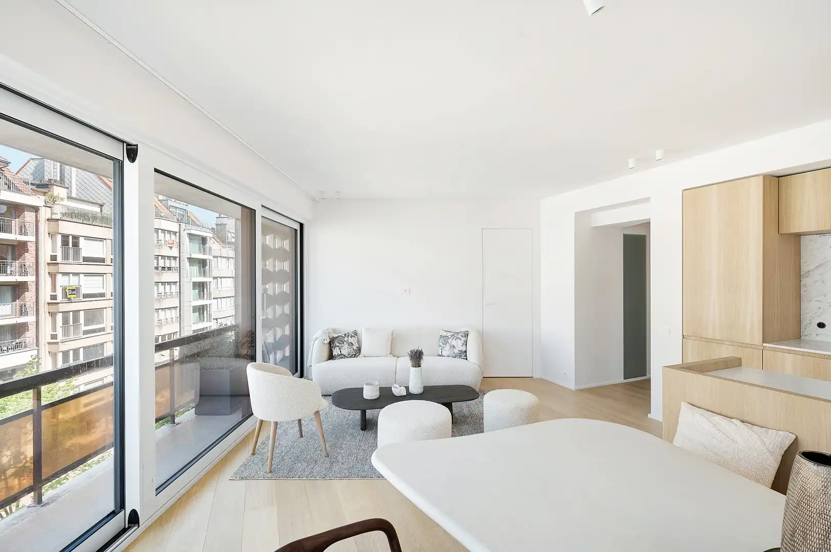 Lichtrijk 3-slaapkamer appartement centraal gelegen. foto 8