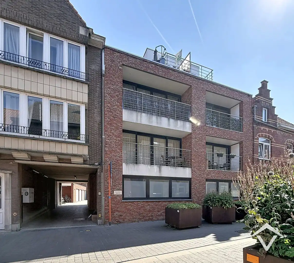 Recent nieuwbouwappartement met garage in centrum Roeselare  foto {{pictureIndex}}