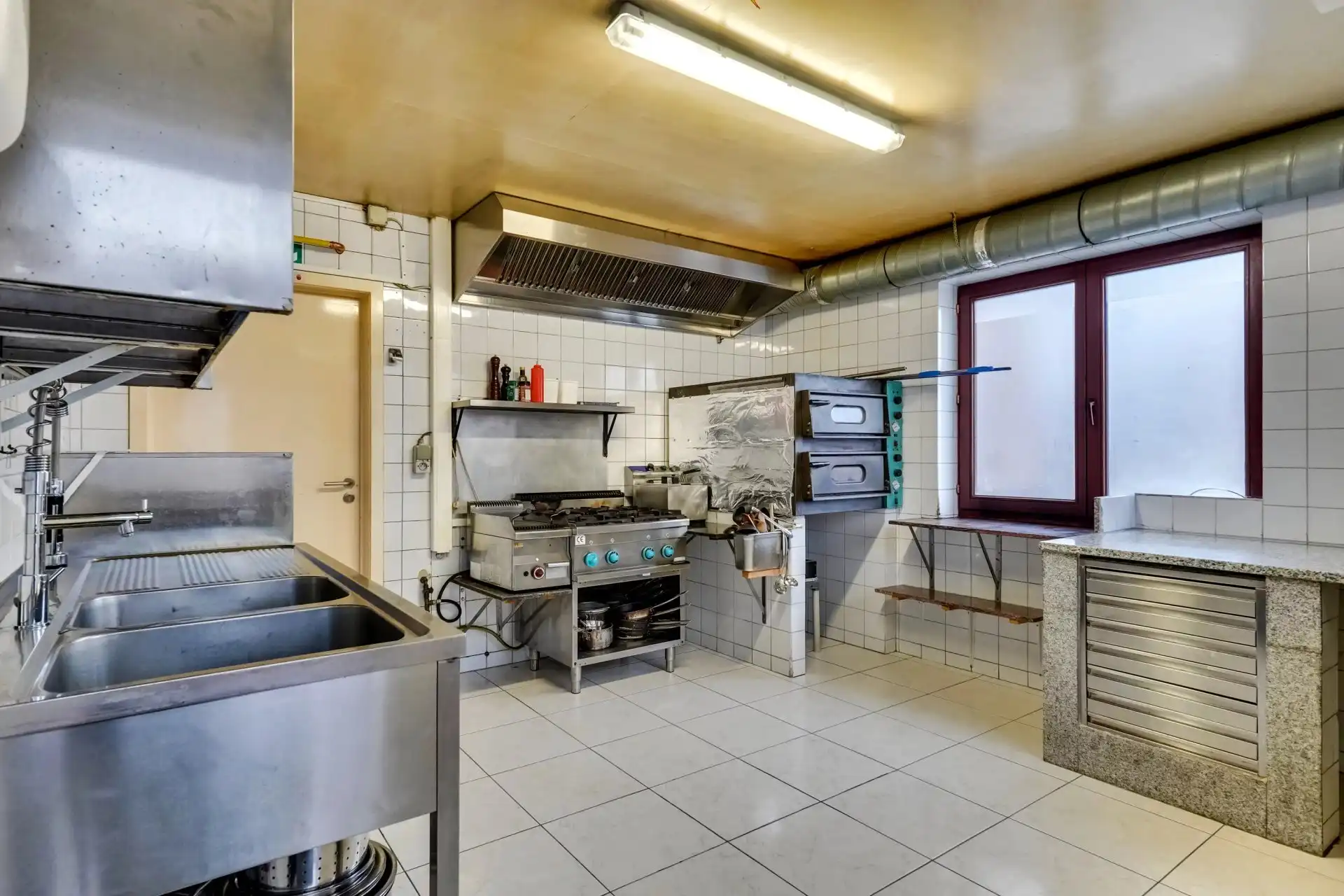 Commercieel pand met woning/ investeringsvastgoed foto 14