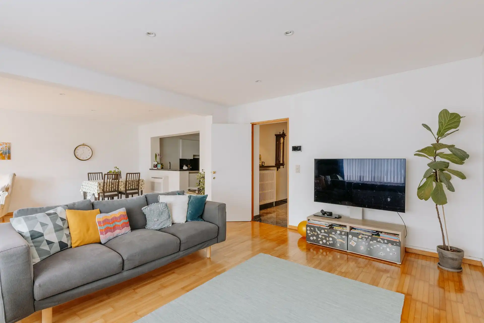 Zeer ruim 2-slaapkamerappartement in het centrum van Wilrijk foto 2