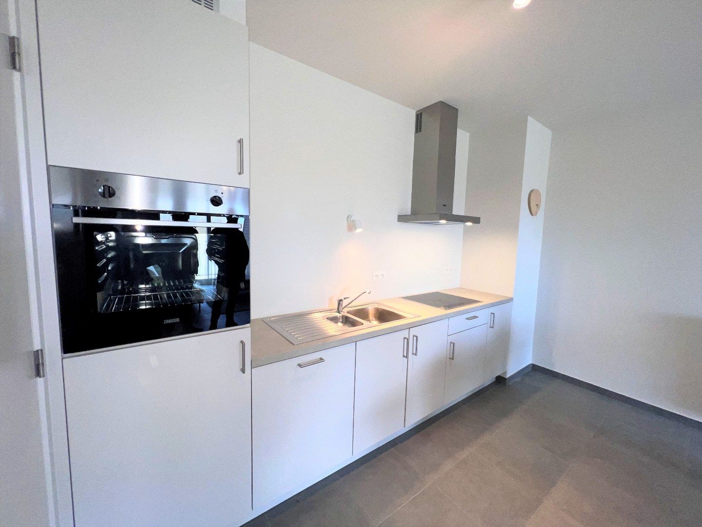 Nieuw 2-slpk appartement in Residentie Leiekant met extra grote garage! foto 8