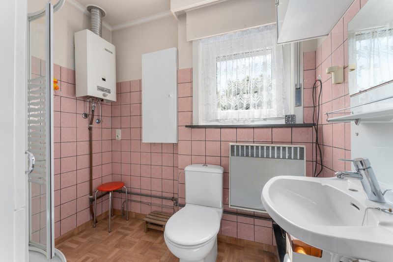Gezellige halfopen bebouwing met 3 slaapkamers en uitweg achteraan – opp 423 m² foto 8
