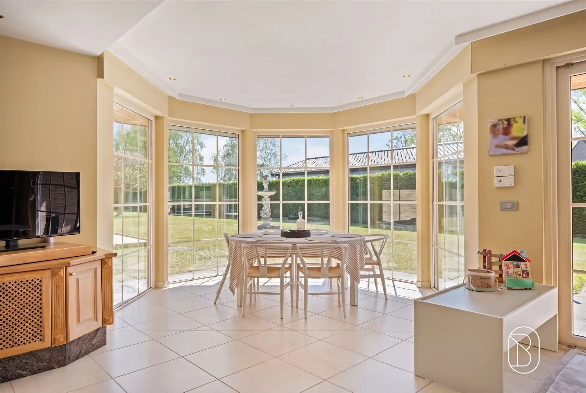 Perfect onderhouden grote villa op 3000m2. foto 16