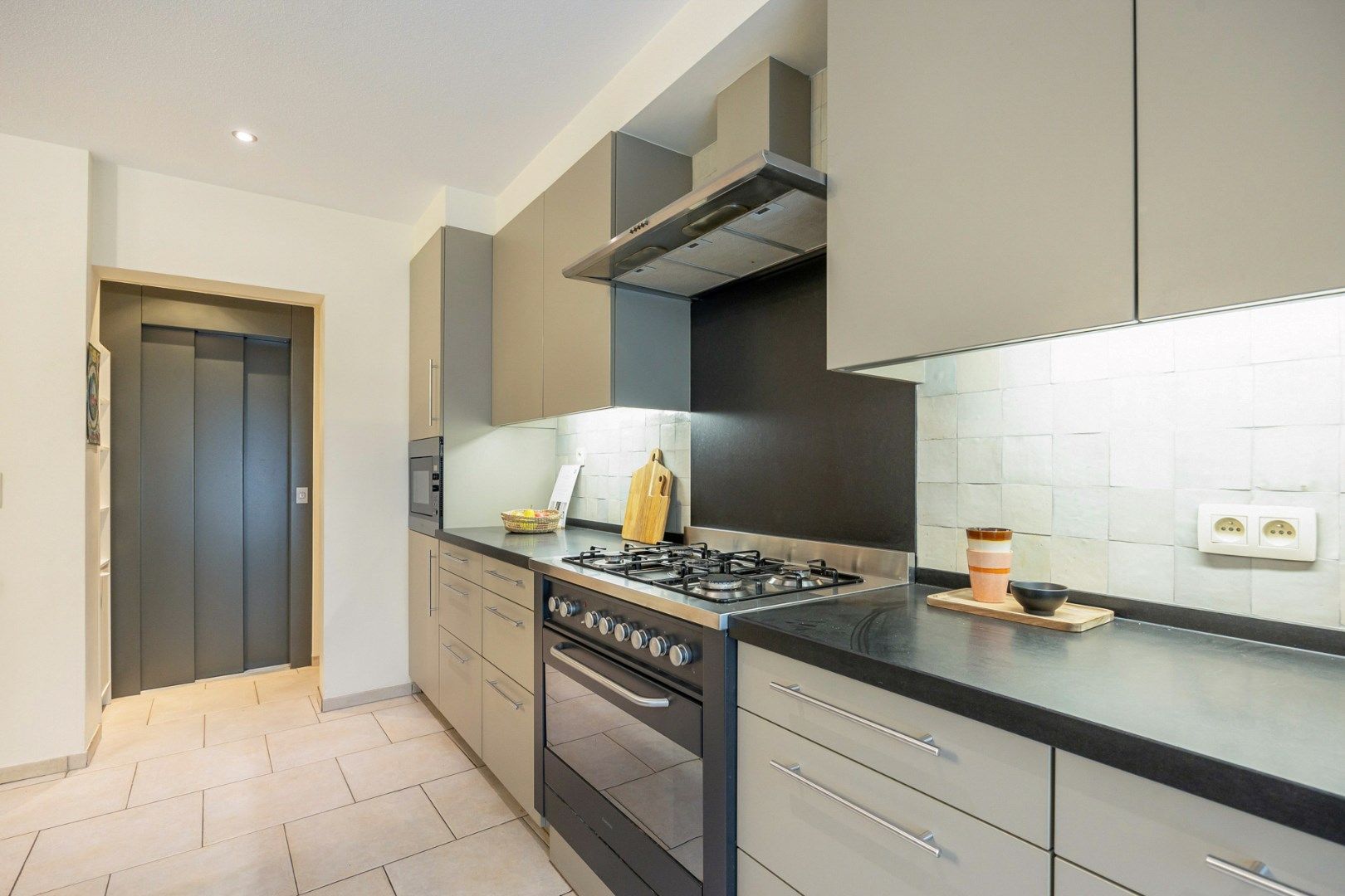 Ruime riante woning met garage in het historische centrum! foto 7