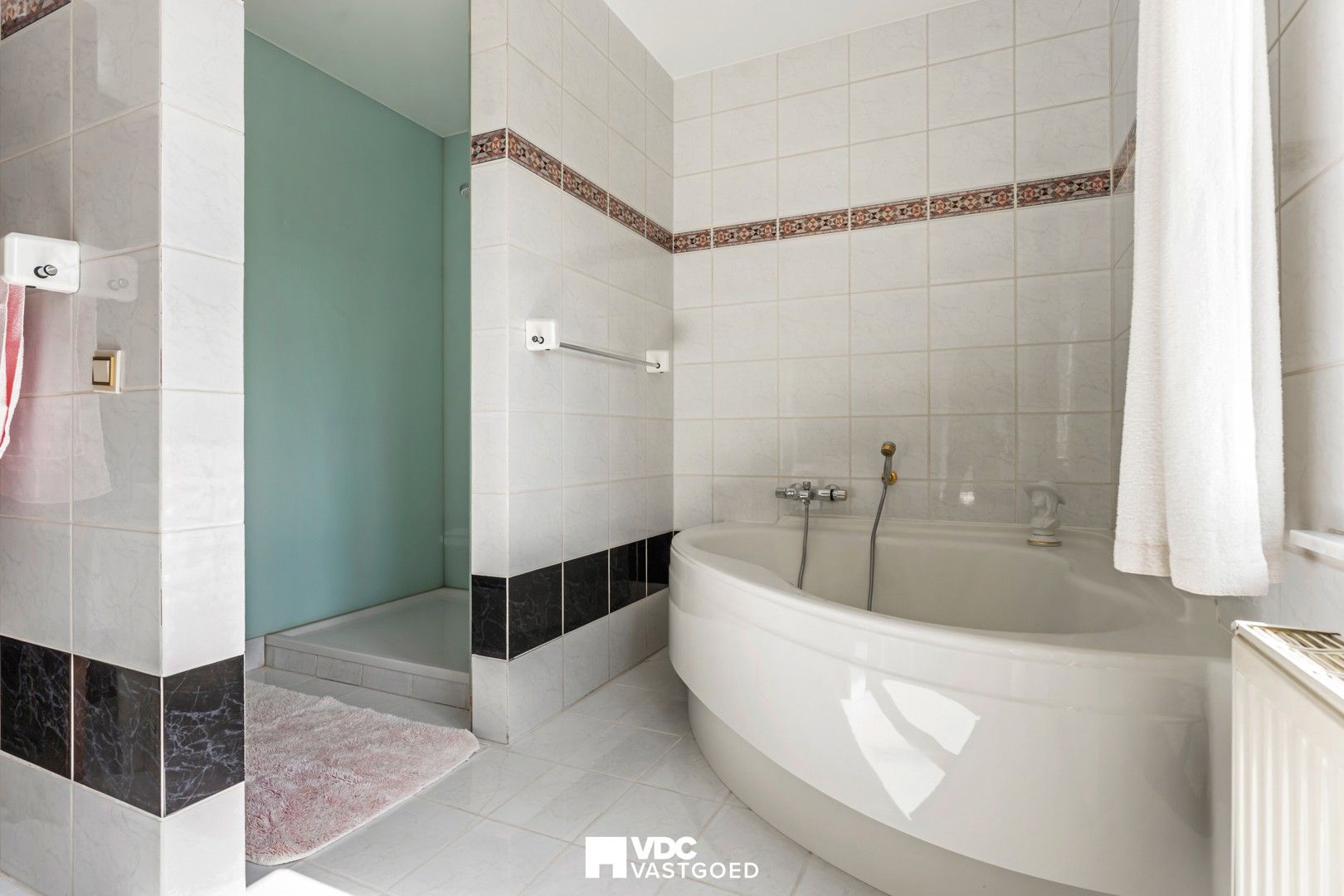 Unieke villa met kantoorruimte, binnenzwembad en opsplitsingsmogelijkheid foto 17