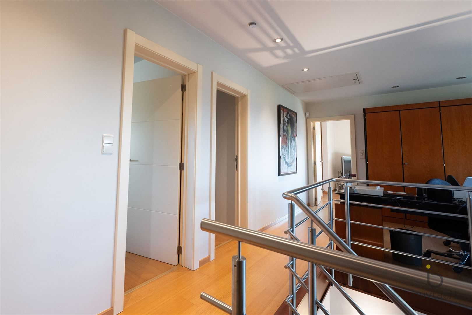 RUIMTE, RUST EN ONTSPANNING: MODERNE VILLA MET ZWEMBAD, SAUNA EN JACUZZI foto 25