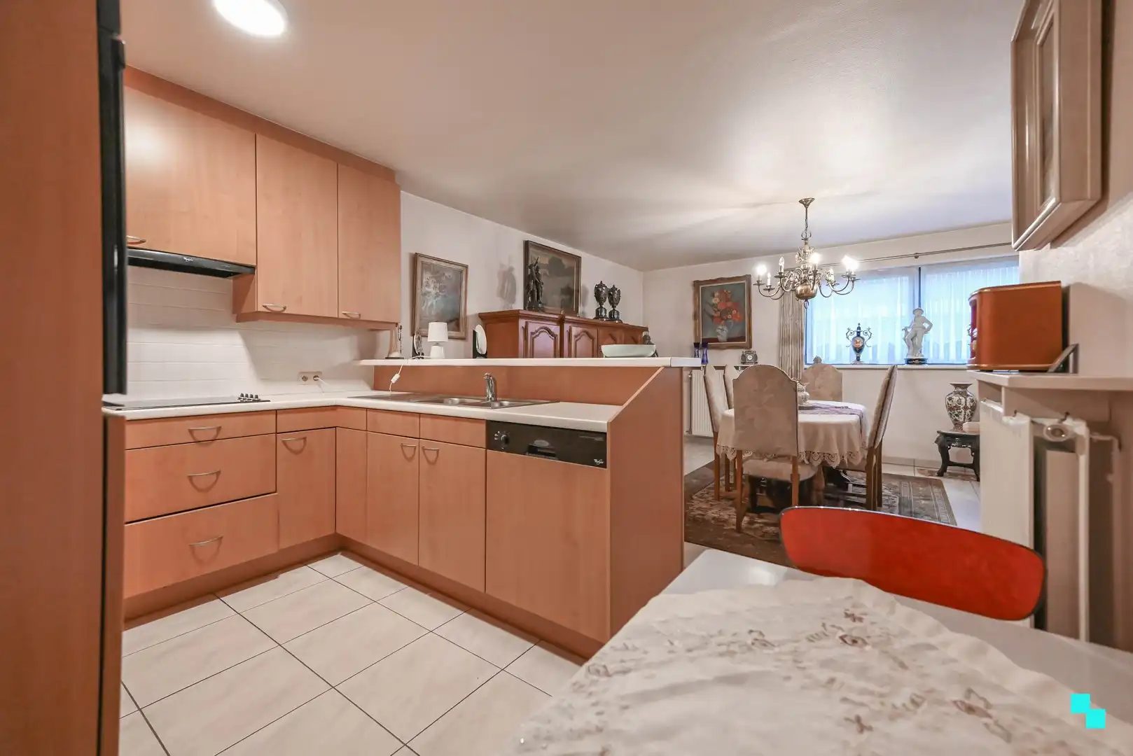 Ruim en instapklaar tweeslaapkamer appartement in hartje Izegem foto 9