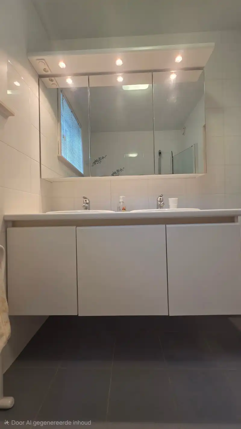 Instapklaar appartement met 2 slaapkamers en twee privé tuintjes: altijd zon en altijd een schaduwplekje! foto 7