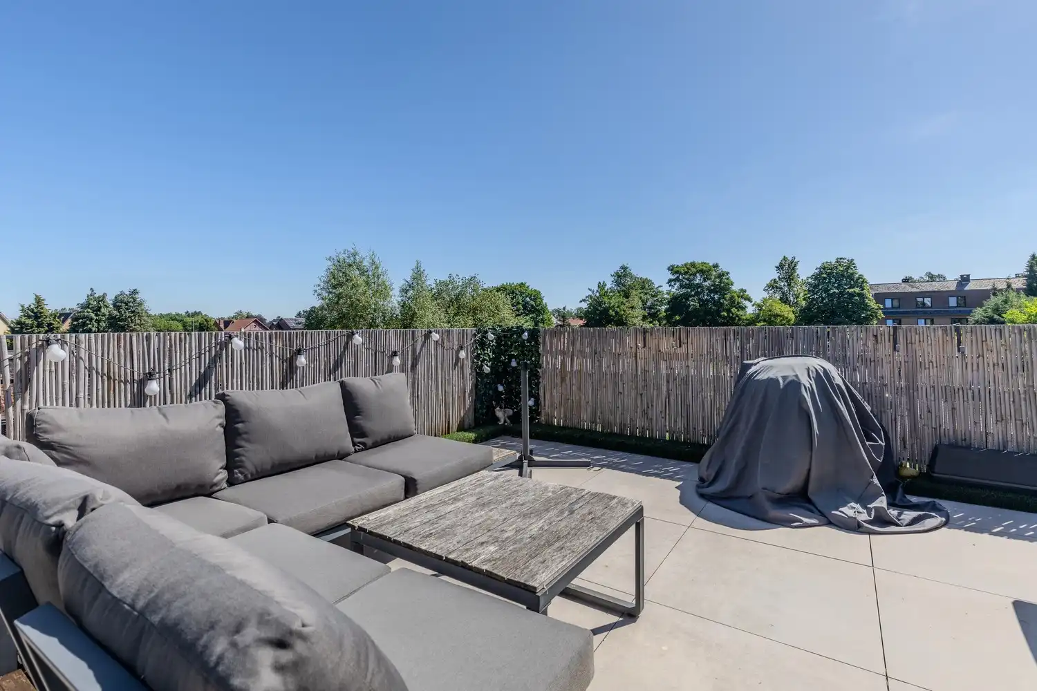 Energiezuinig duplex-appartement met twee slaapkamers, terras en autostaanplaats nabij Maastricht foto 15